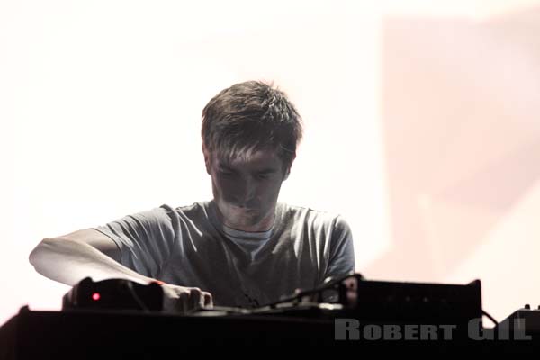 JON HOPKINS - 2014-06-05 - PARIS - Espace Charlie Parker - Grande Halle - Jonathan Julian Hopkins